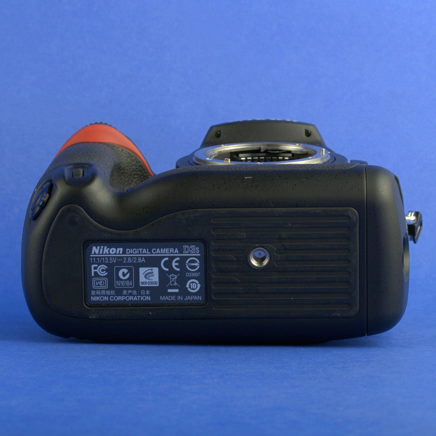 Nikon D3S Digital Camera Body 7700 Actuations Near Mint Condition