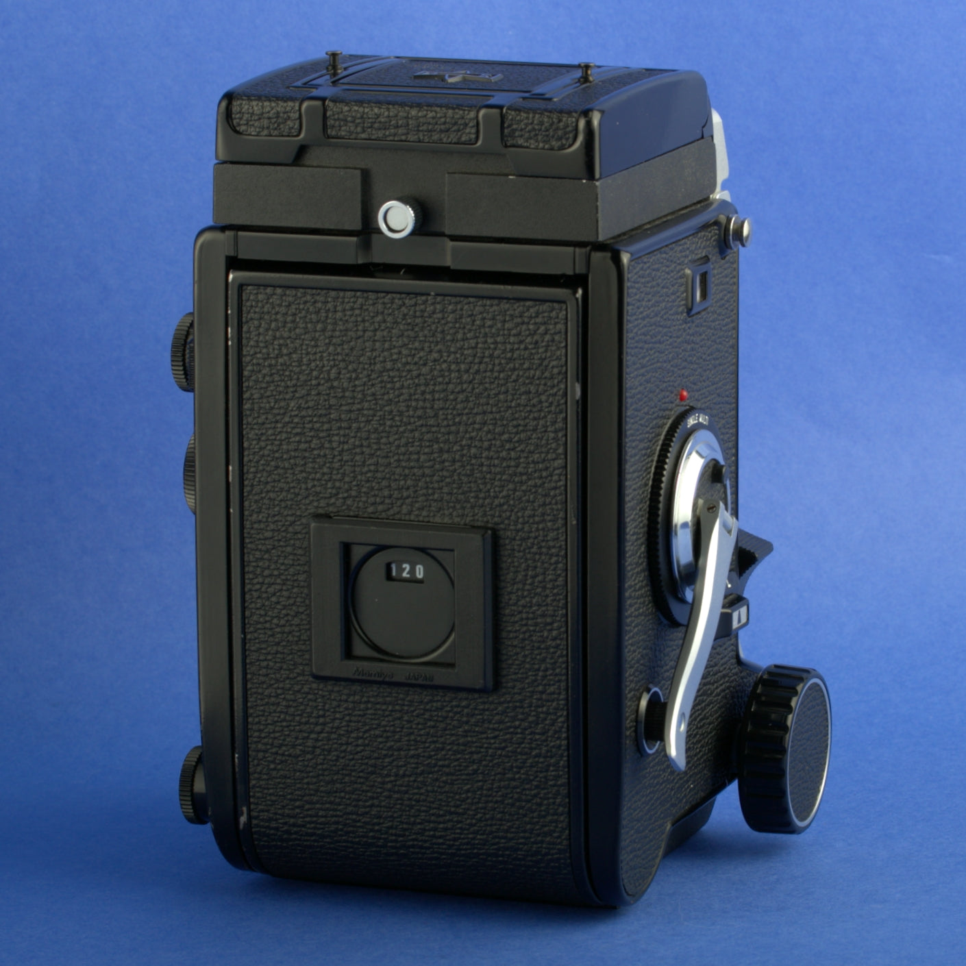 Mamiya C330 S Medium Format Camera with 80mm 2.8 Blue Dot Lens Beautiful