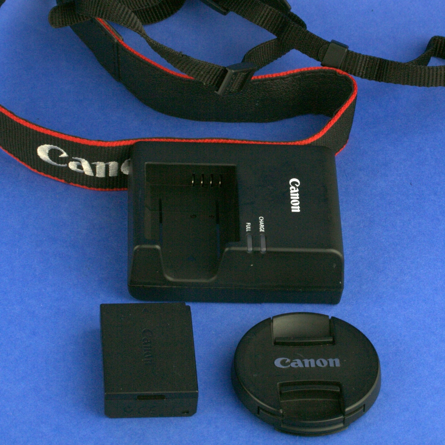 Canon EOS Rebel T7 Digital Camera with 18-55mm Lens Beautiful Condition