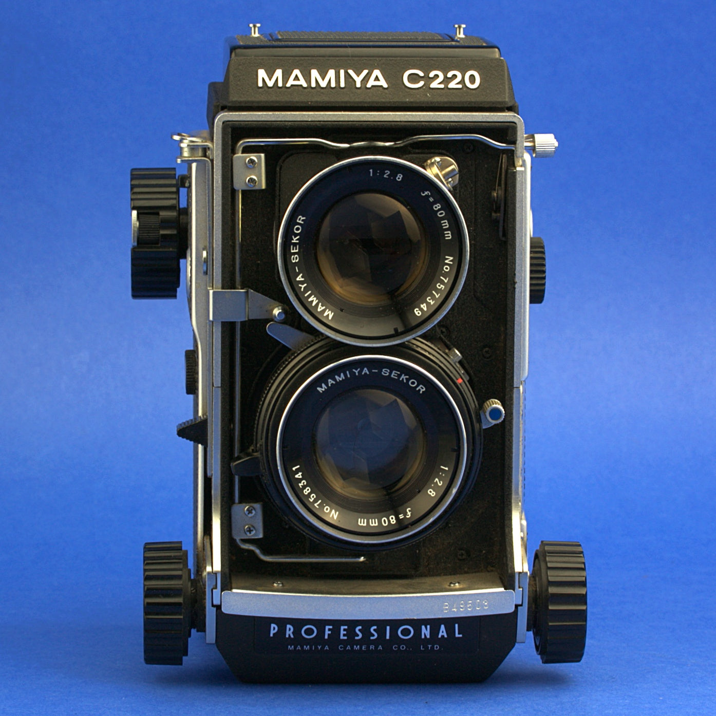 Mamiya C220 Medium Format Camera Kit Beautiful Condition