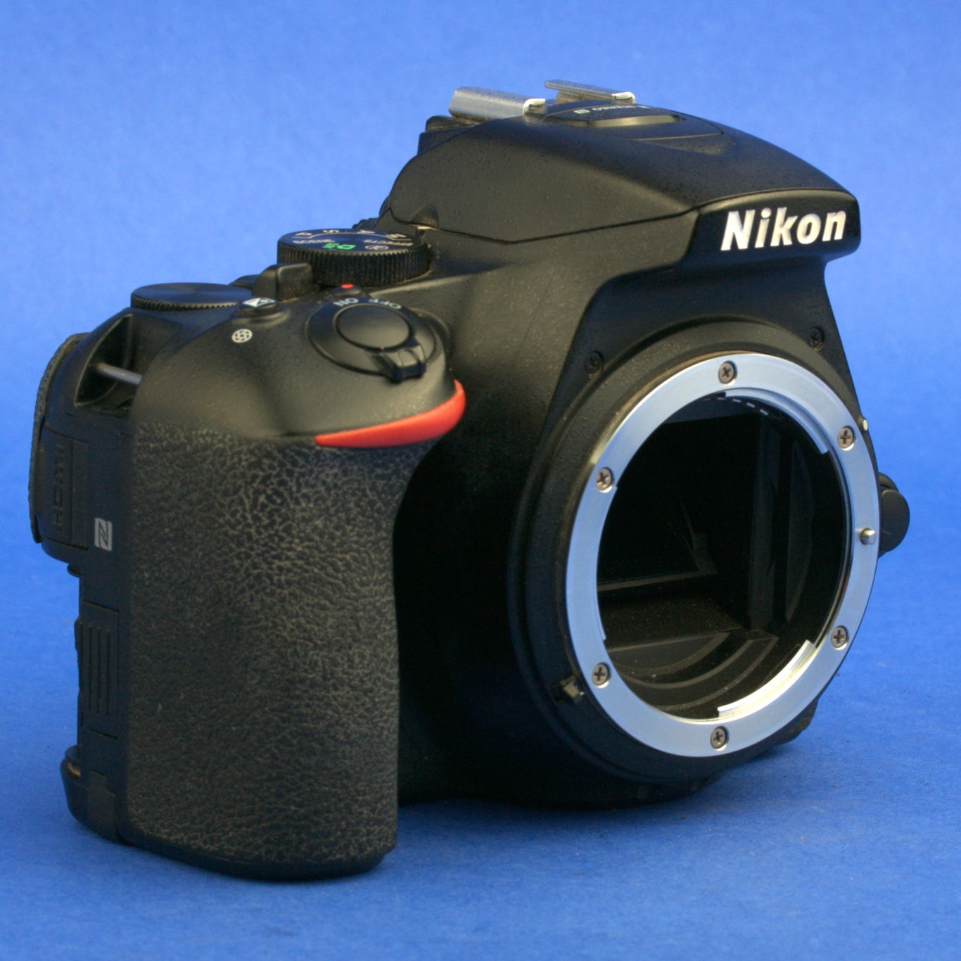 Nikon D5600 Digital Camera Body *** READ ***
