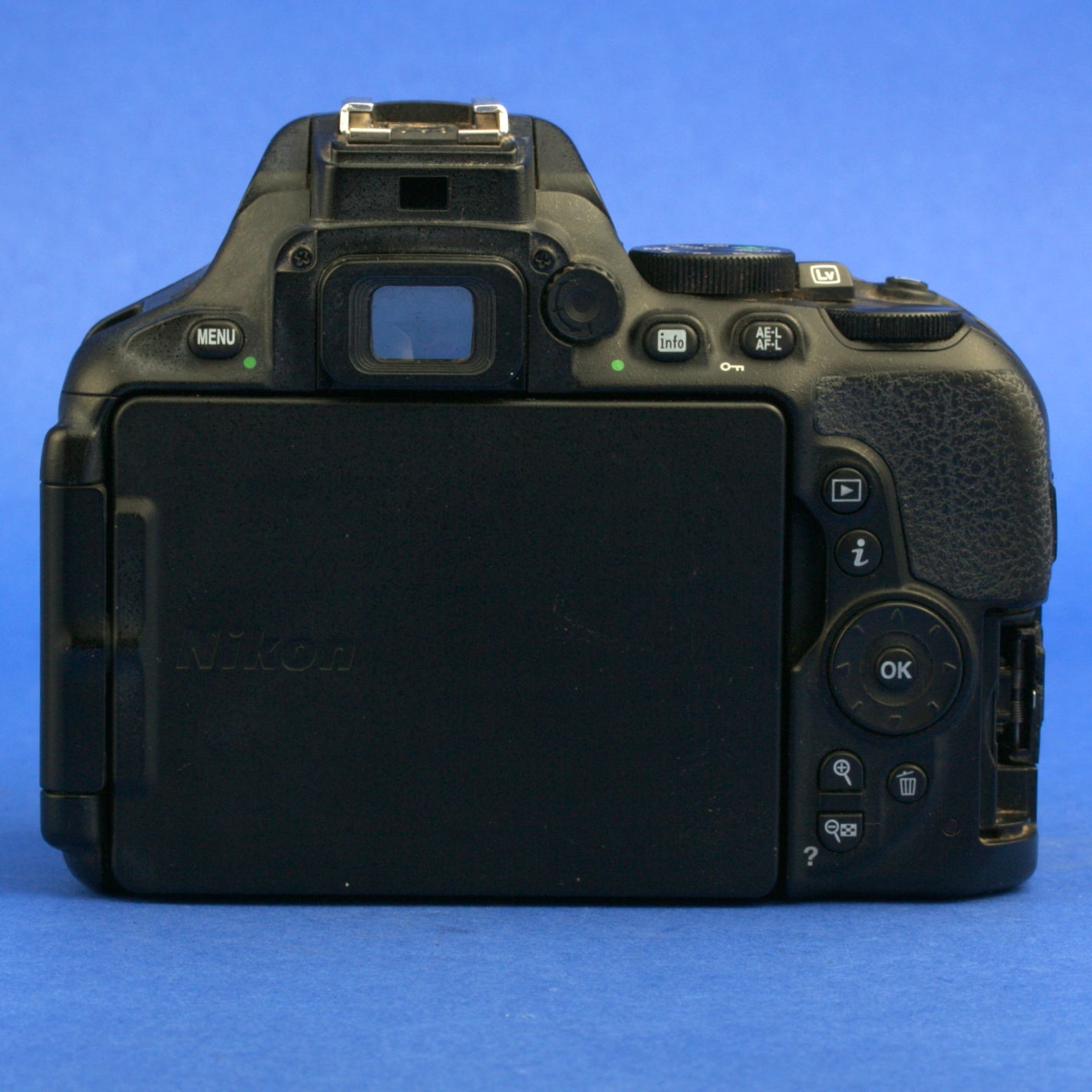 Nikon D5600 Digital Camera Body *** READ ***