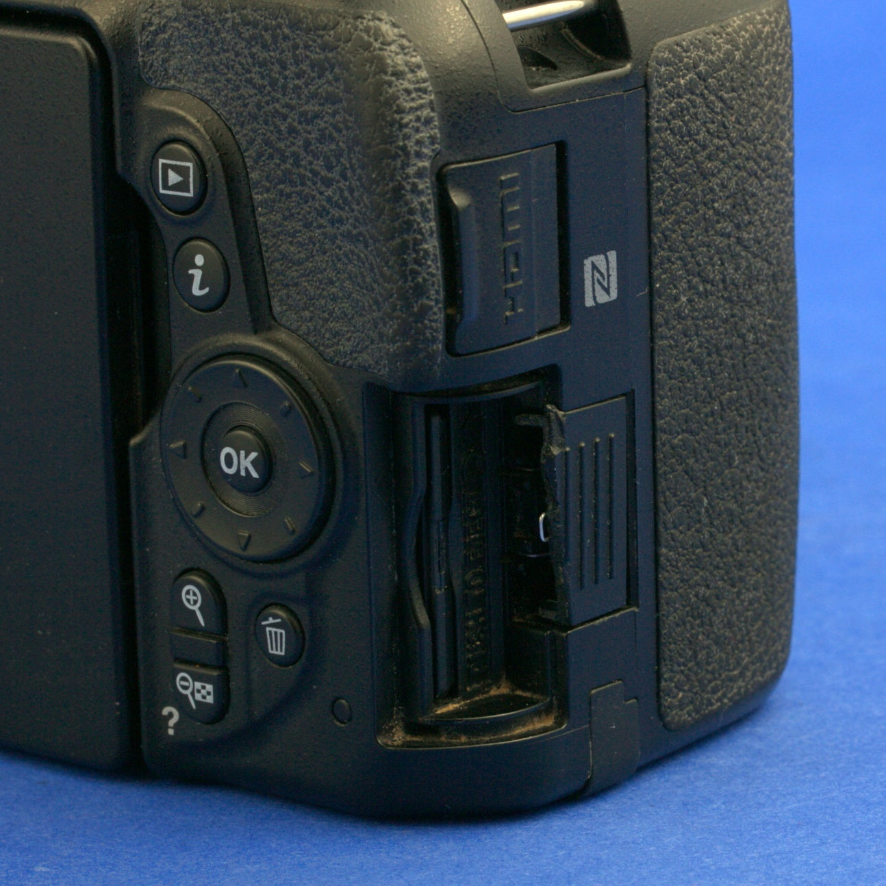 Nikon D5600 Digital Camera Body *** READ ***
