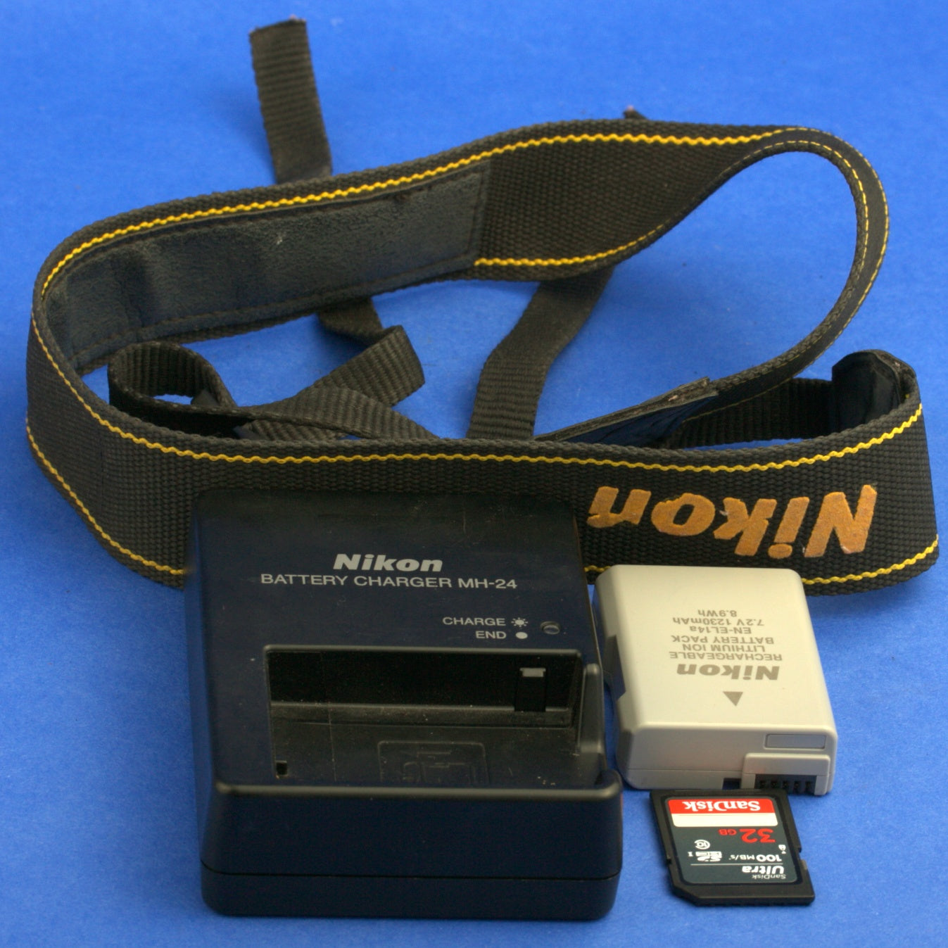 Nikon D5600 Digital Camera Body *** READ ***