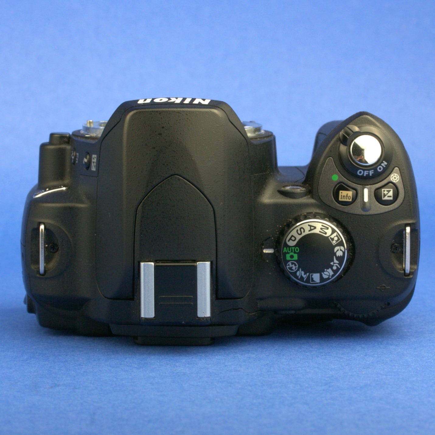 Nikon D40 Digital Camera with 18-55mm Lens