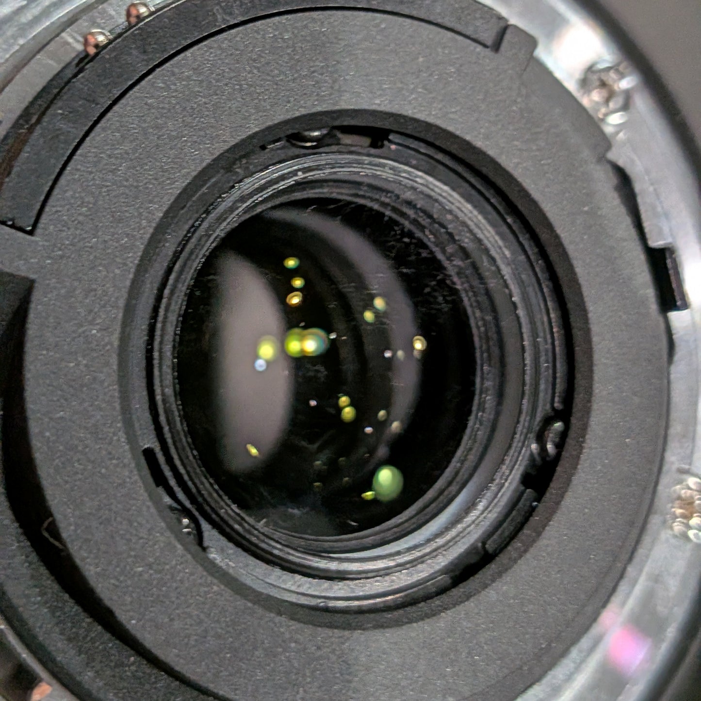 Nikon AF-S Nikkor 18-300mm 3.5-6.3 VR Lens