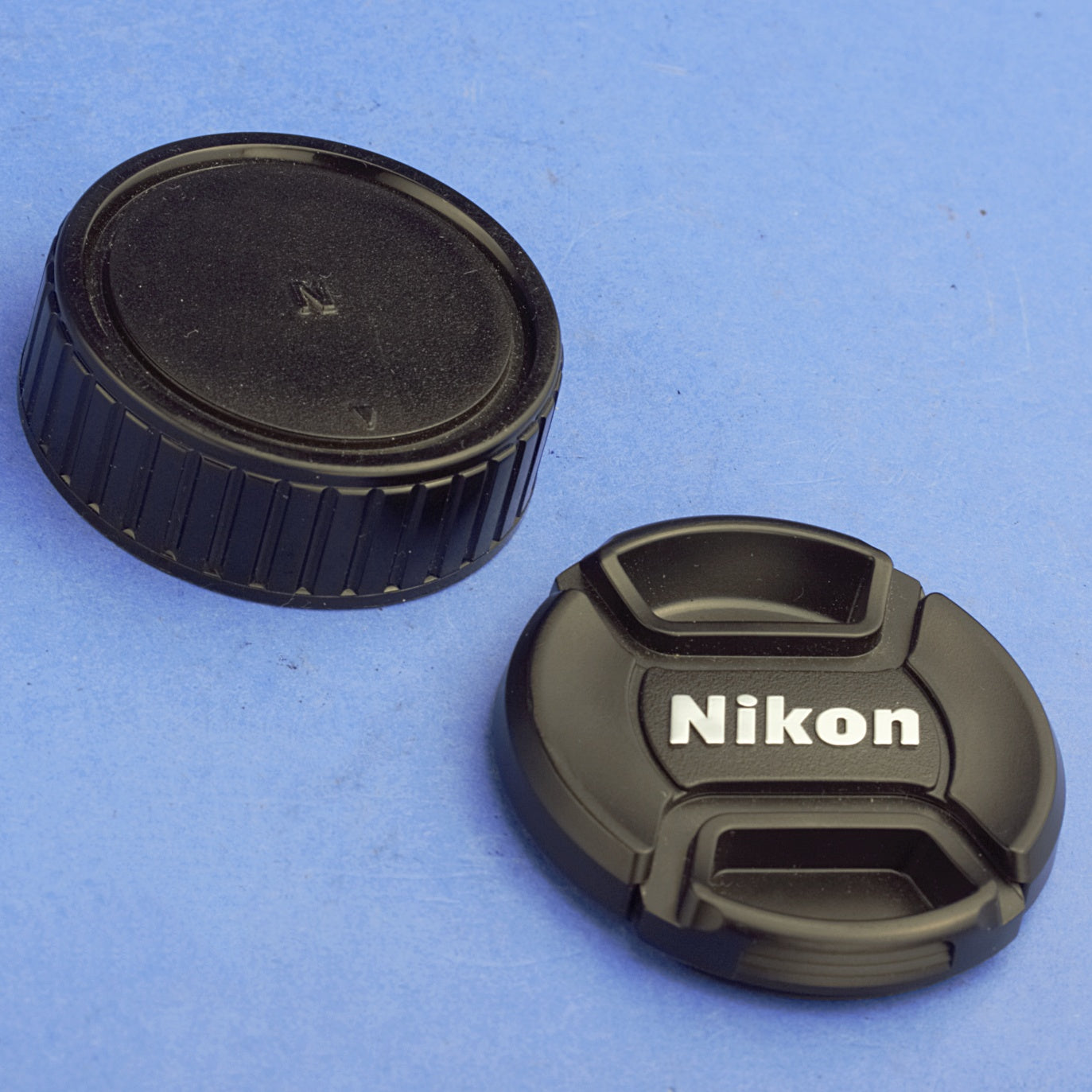 Nikon AF Nikkor 35mm F2 D Lens Near Mint Condition