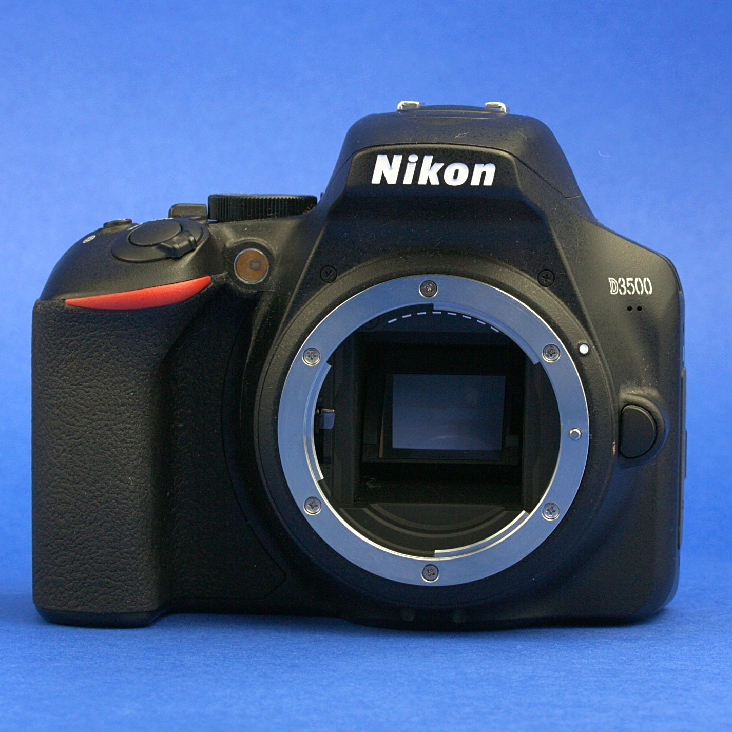 Nikon D3500 Digital Camera Body 3000 Actuations Near Mint Condition