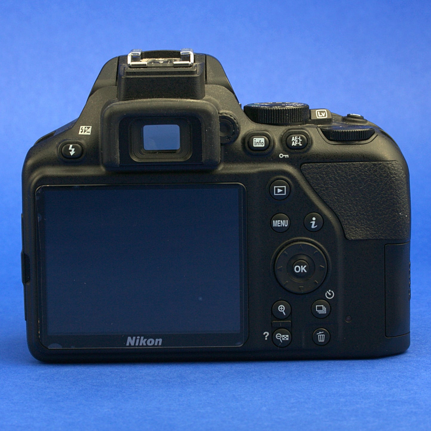 Nikon D3500 Digital Camera Body 3000 Actuations Near Mint Condition