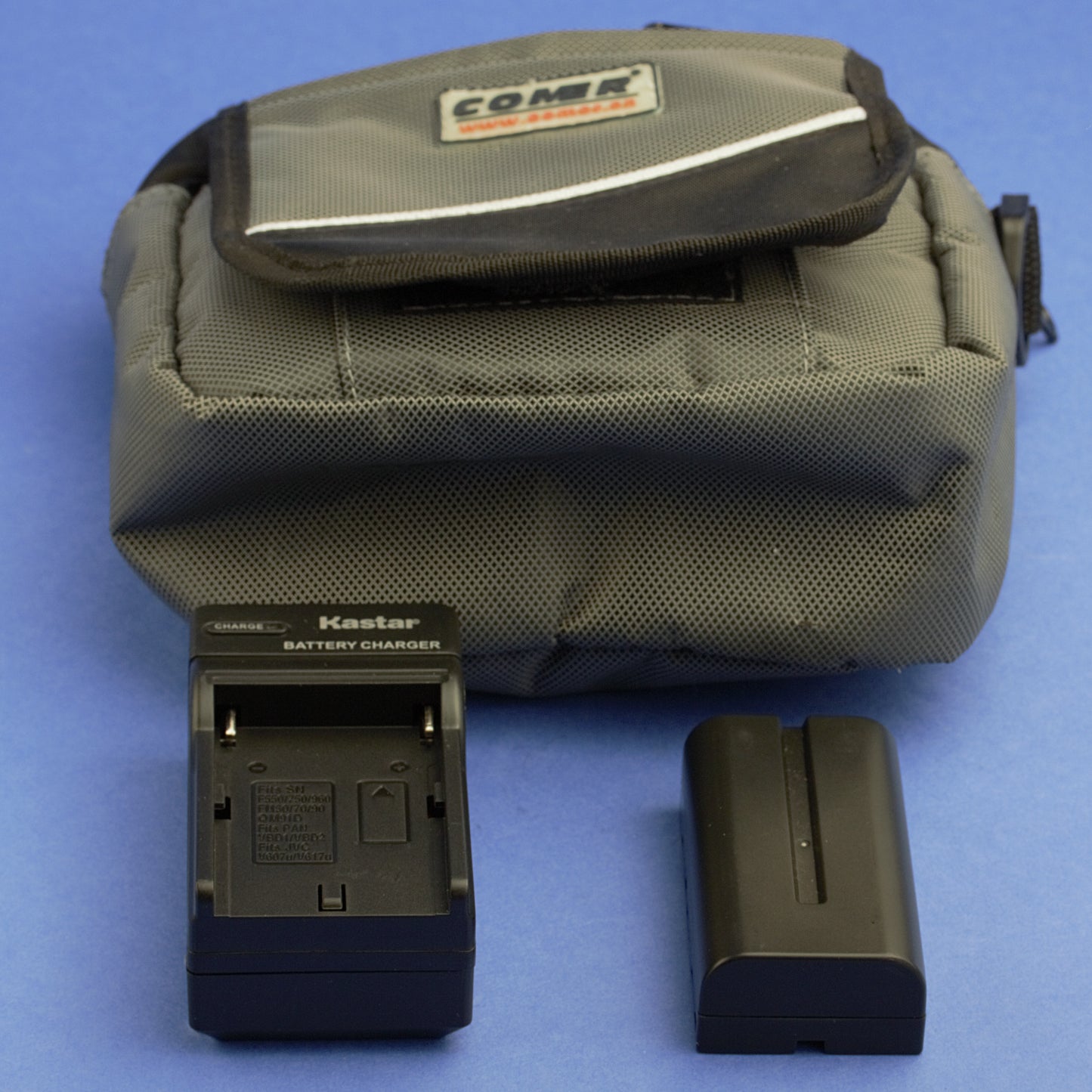 Comer CM-LBPS900 LED Light with Battery and Charger