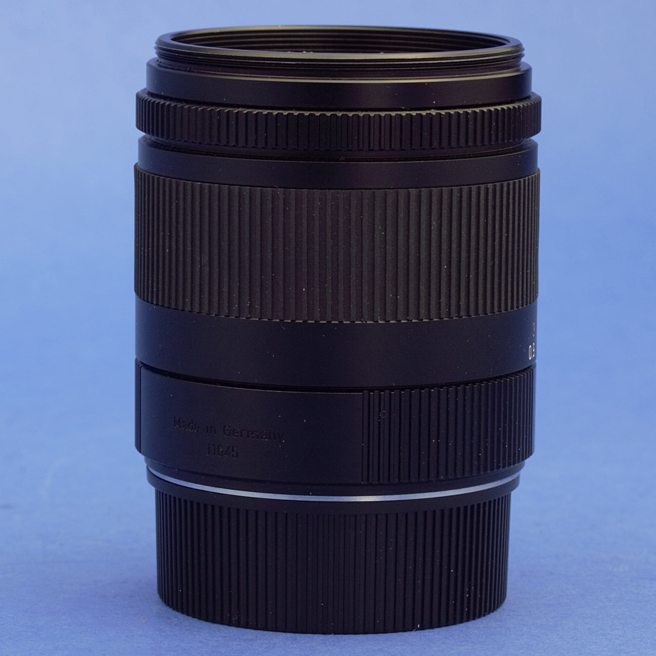 Leica Summarit-M 75mm 2.5 Lens 6-Bit Coded Mint Condition