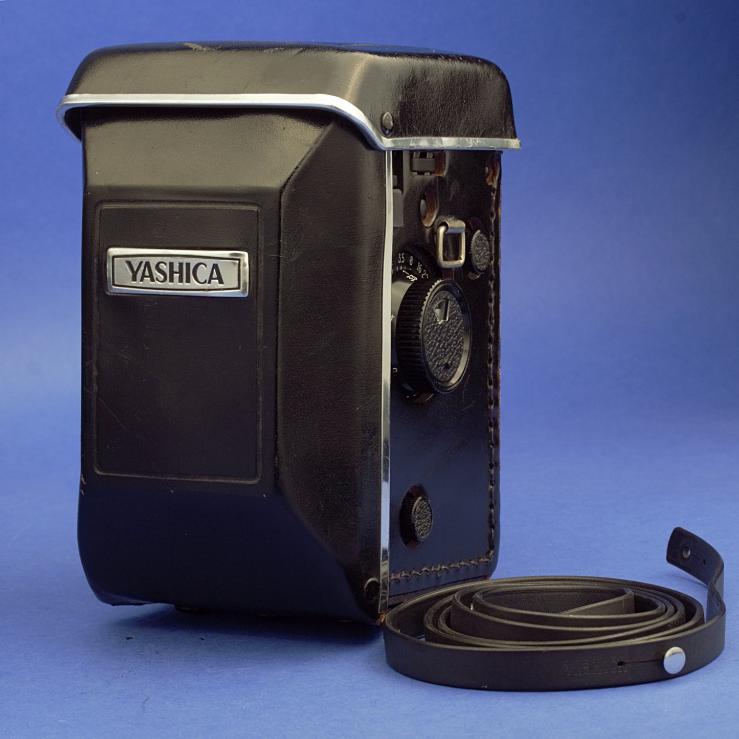 Yashica Mat-124G Medium Format Camera Near Mint Condition