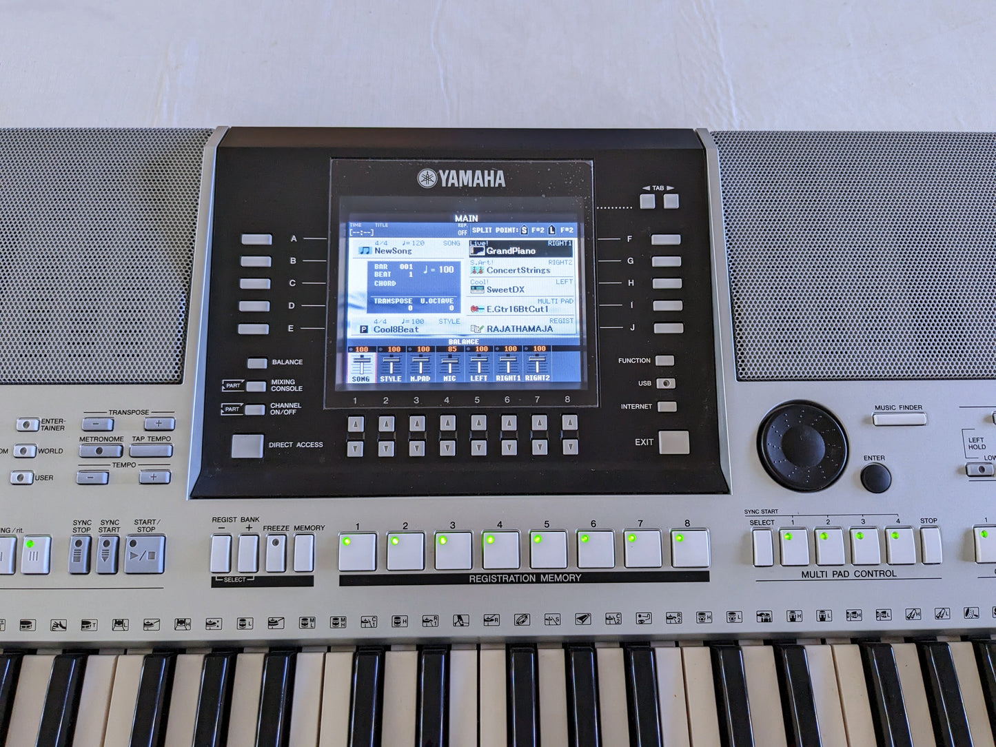 Yamaha PSR-S910 61-Key Arranger Workstation Keyboard Beautiful Condition