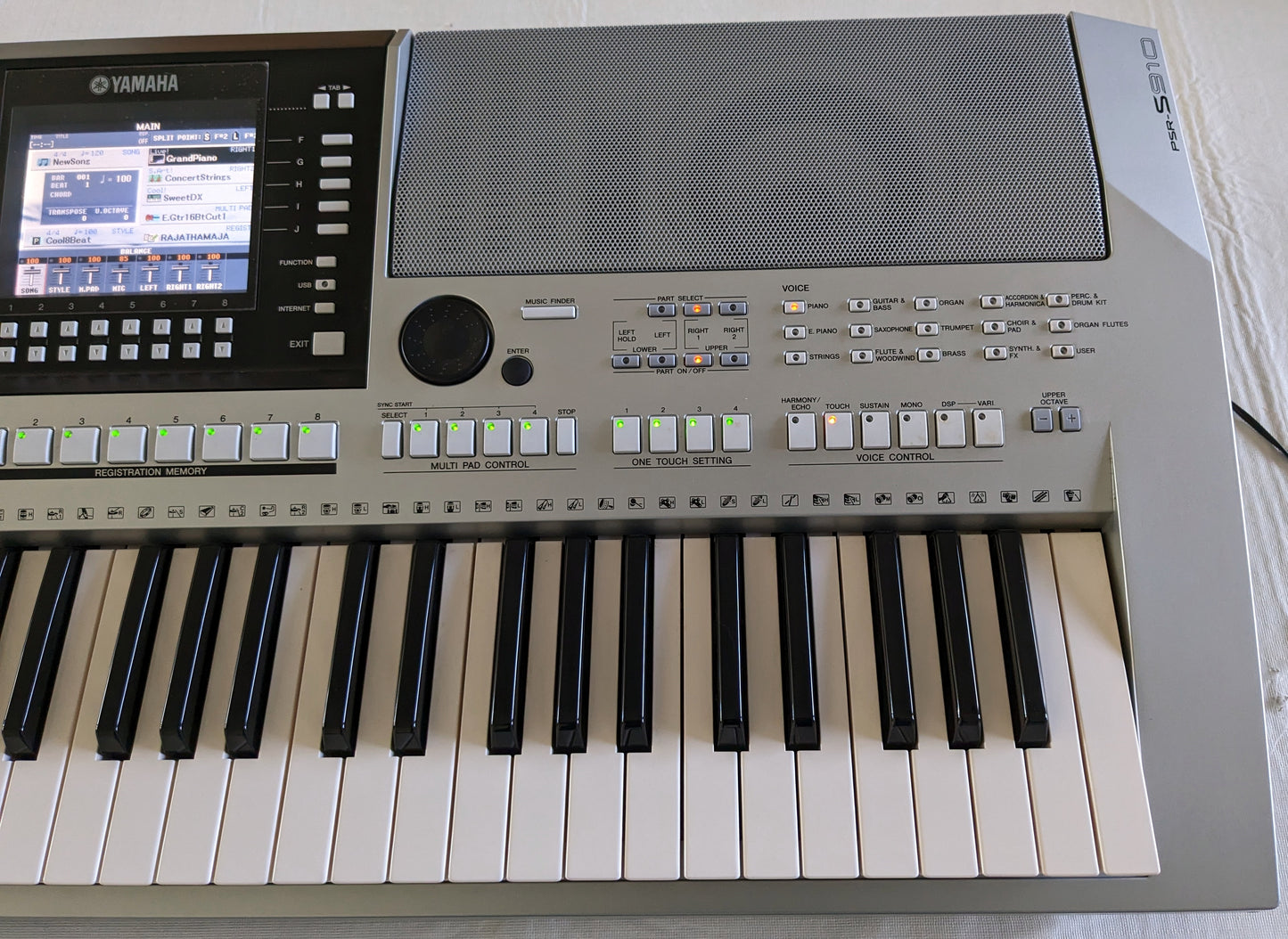 Yamaha PSR-S910 61-Key Arranger Workstation Keyboard Beautiful Condition