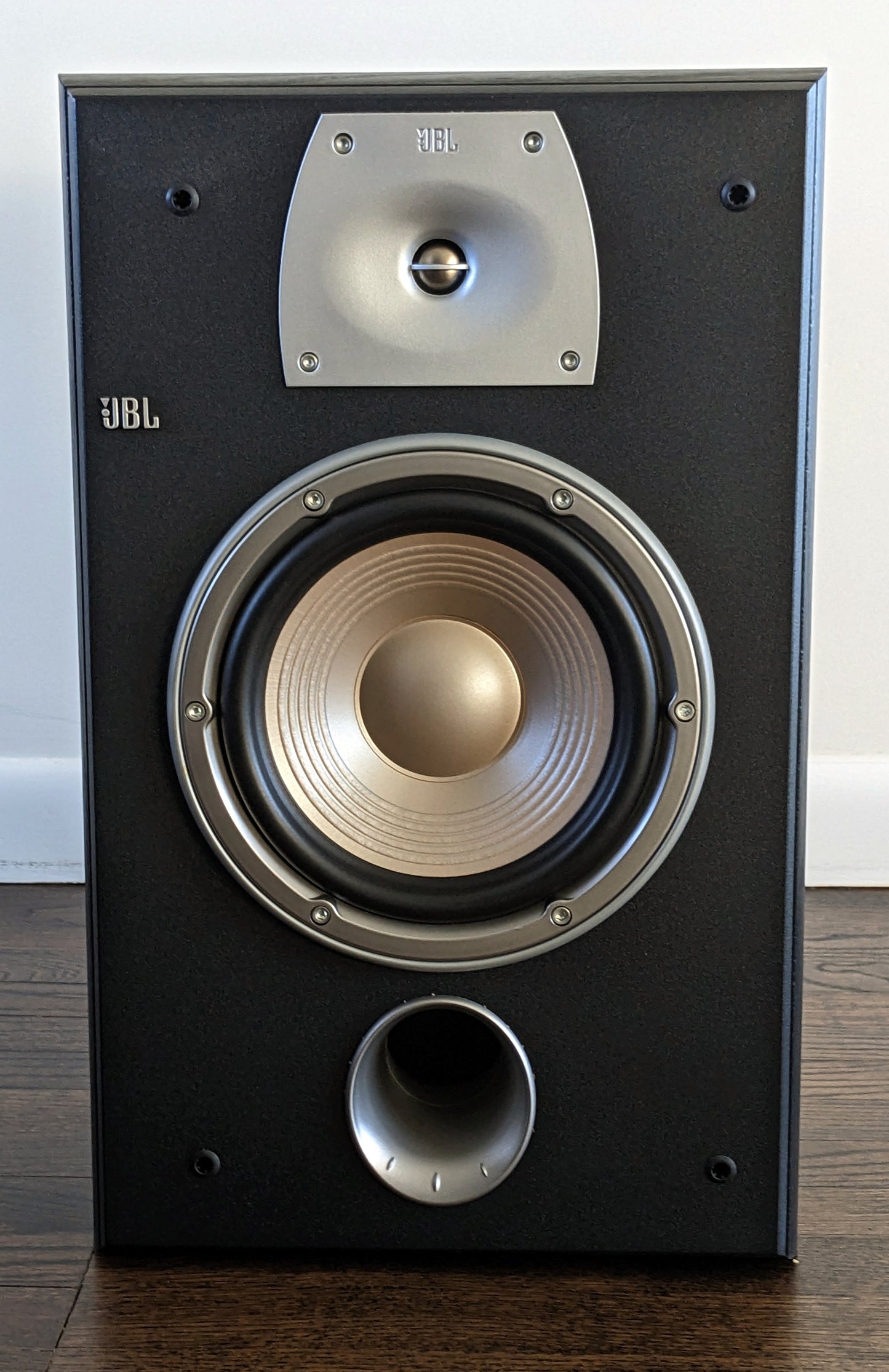 JBL N28 Single Bookshelf Speaker Excellent Condition