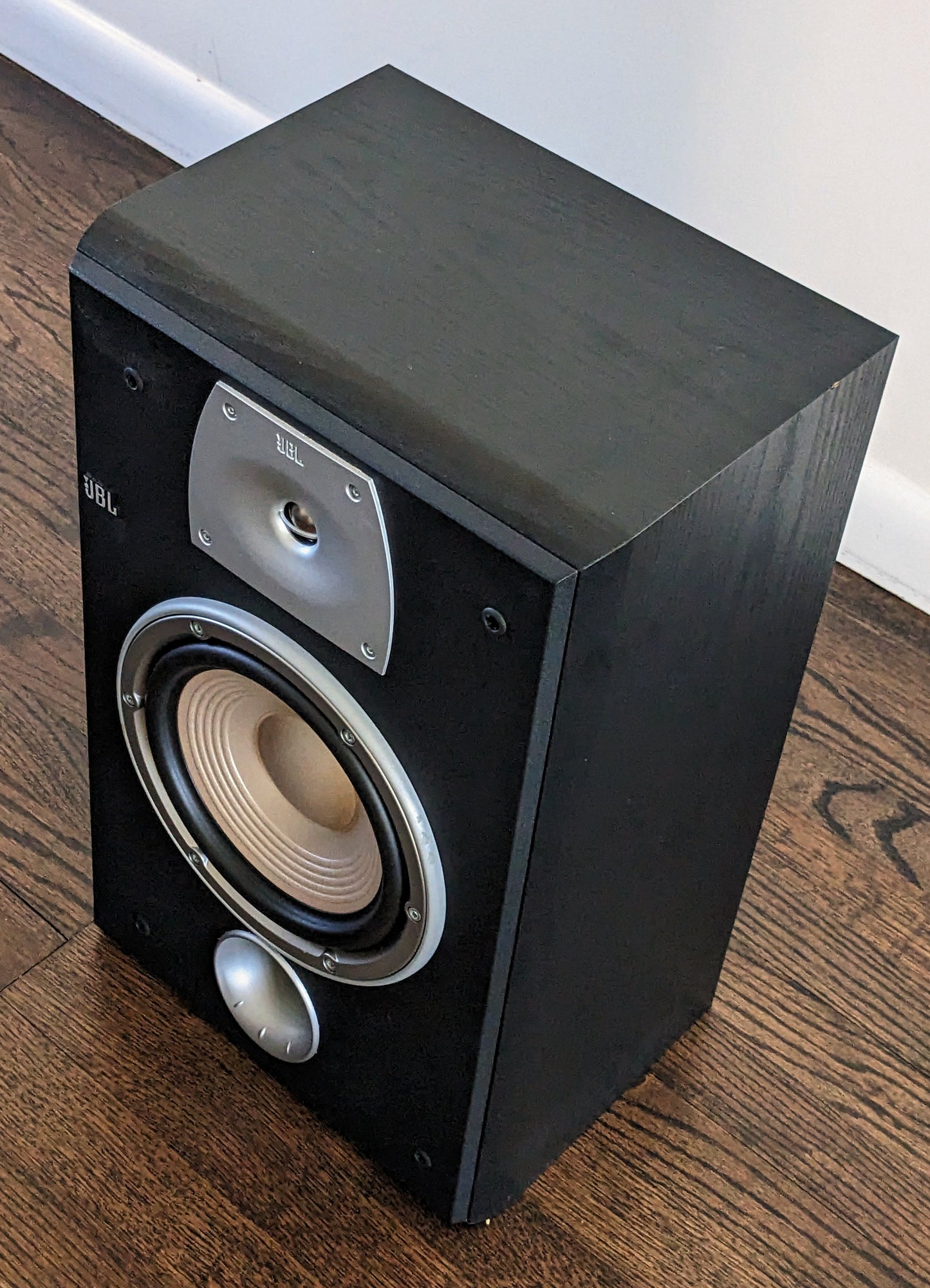 JBL N28 Single Bookshelf Speaker Excellent Condition