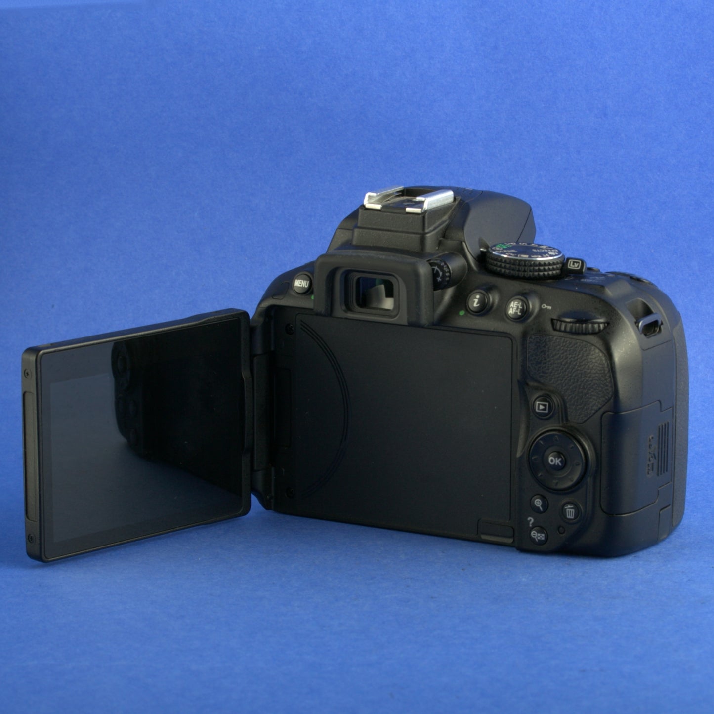 Nikon D5300 Digital Camera Body 1100 Actuations Mint Condition