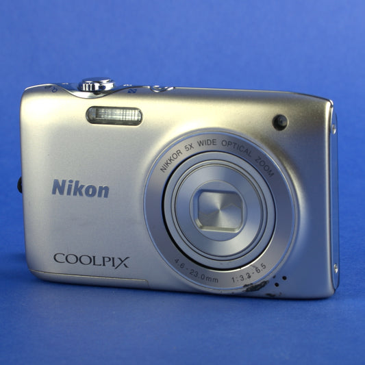 Nikon Coolpix S3100 Digital Camera with Battery and Charger