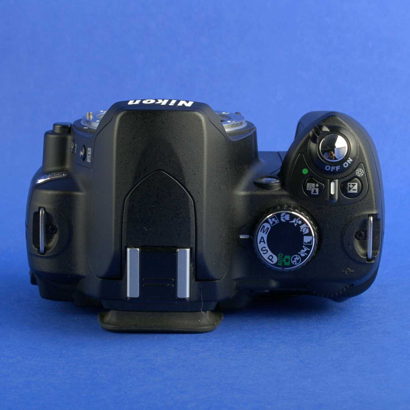 Nikon D60 Digital Camera with 18-55mm VR Lens 1600 Actuations Mint Condition