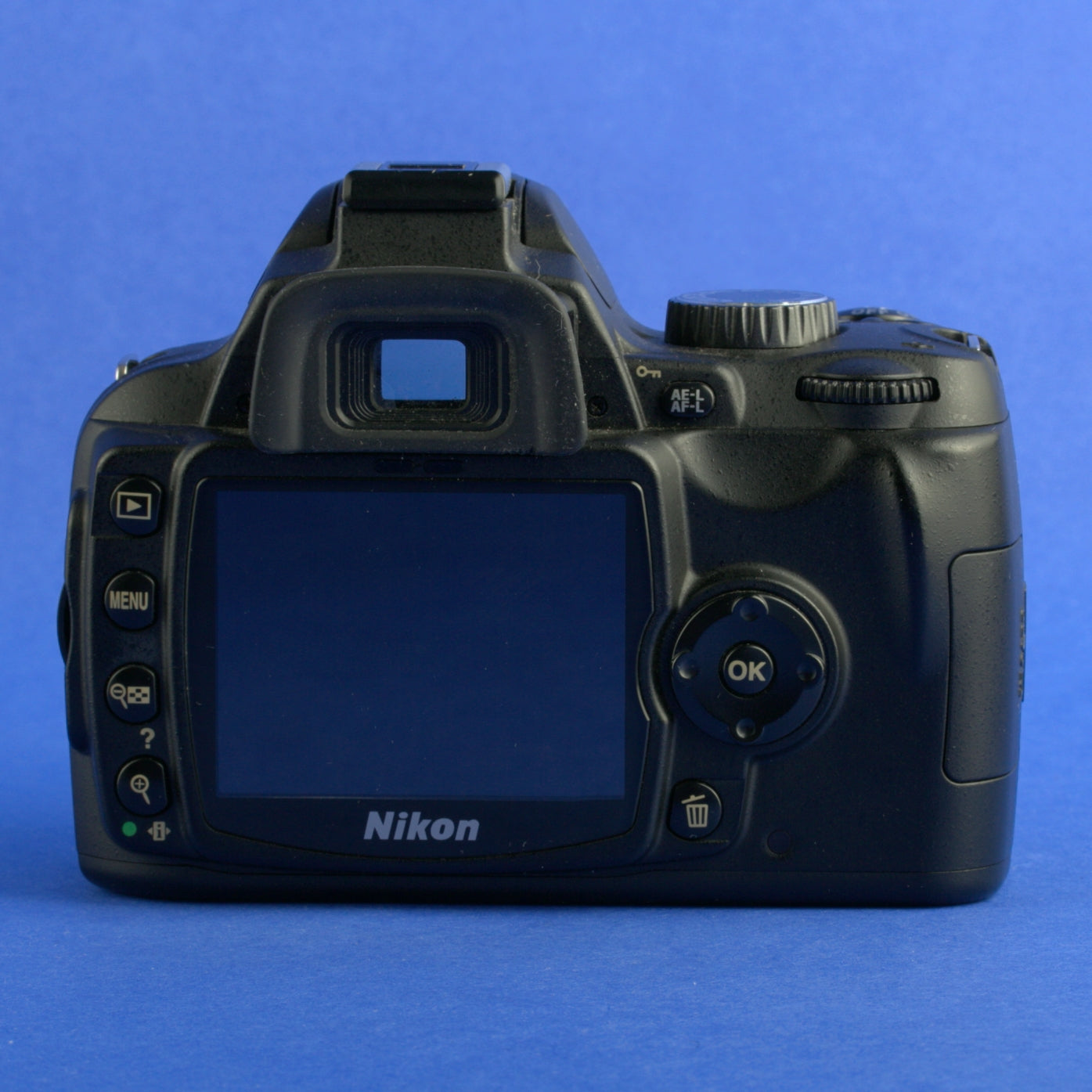 Nikon D60 Digital Camera with 18-55mm VR Lens 1600 Actuations Mint Condition