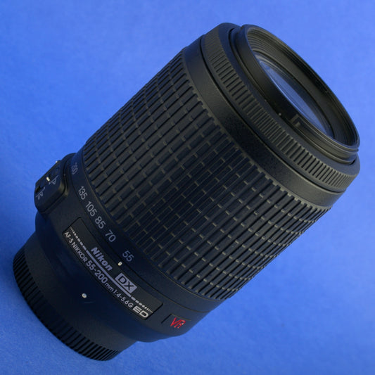Nikon AF-S Nikkor 55-200mm 4-5.6 VR Lens Mint Condition