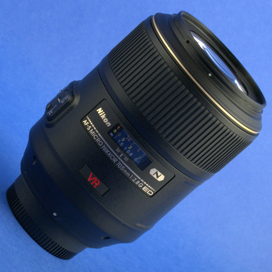 Nikon AF-S Nikkor 105mm 2.8 VR Lens US Model Mint Condition
