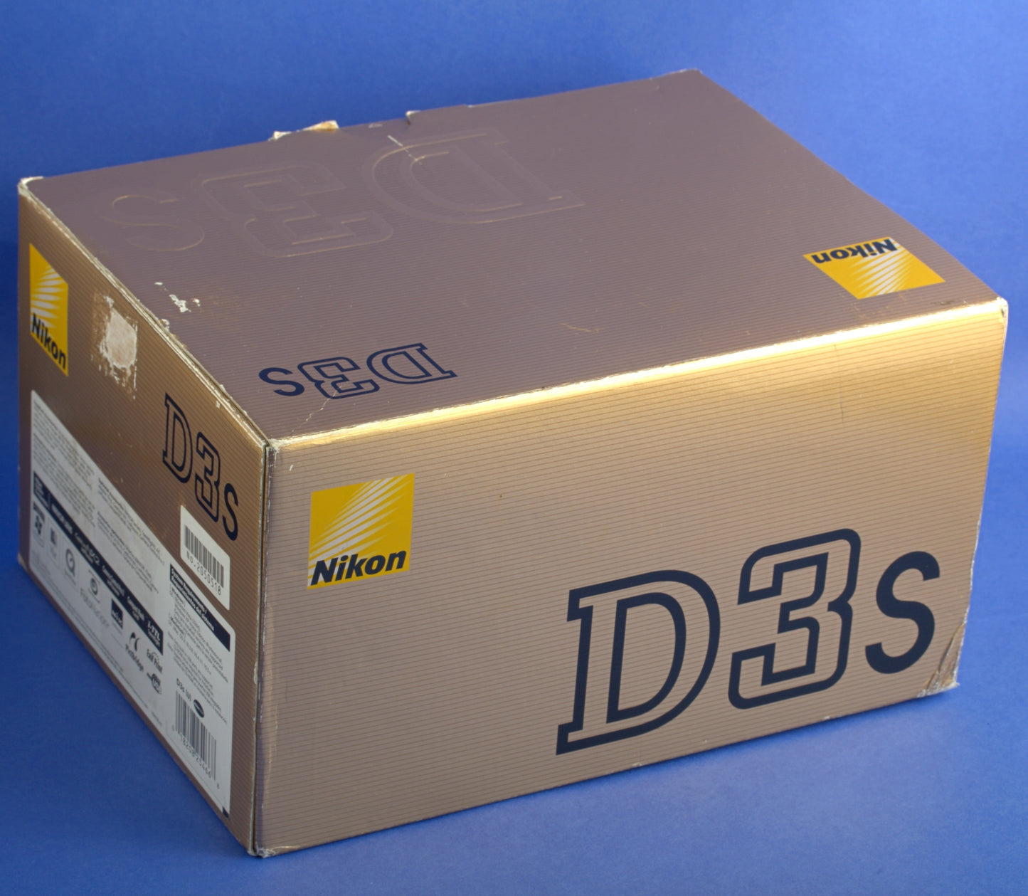 Nikon D3S Digital Camera Body 7700 Actuations Near Mint Condition