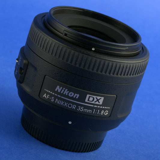 Nikon AF-S Nikkor 35mm 1.8 G DX Lens US Model Near mint Condition