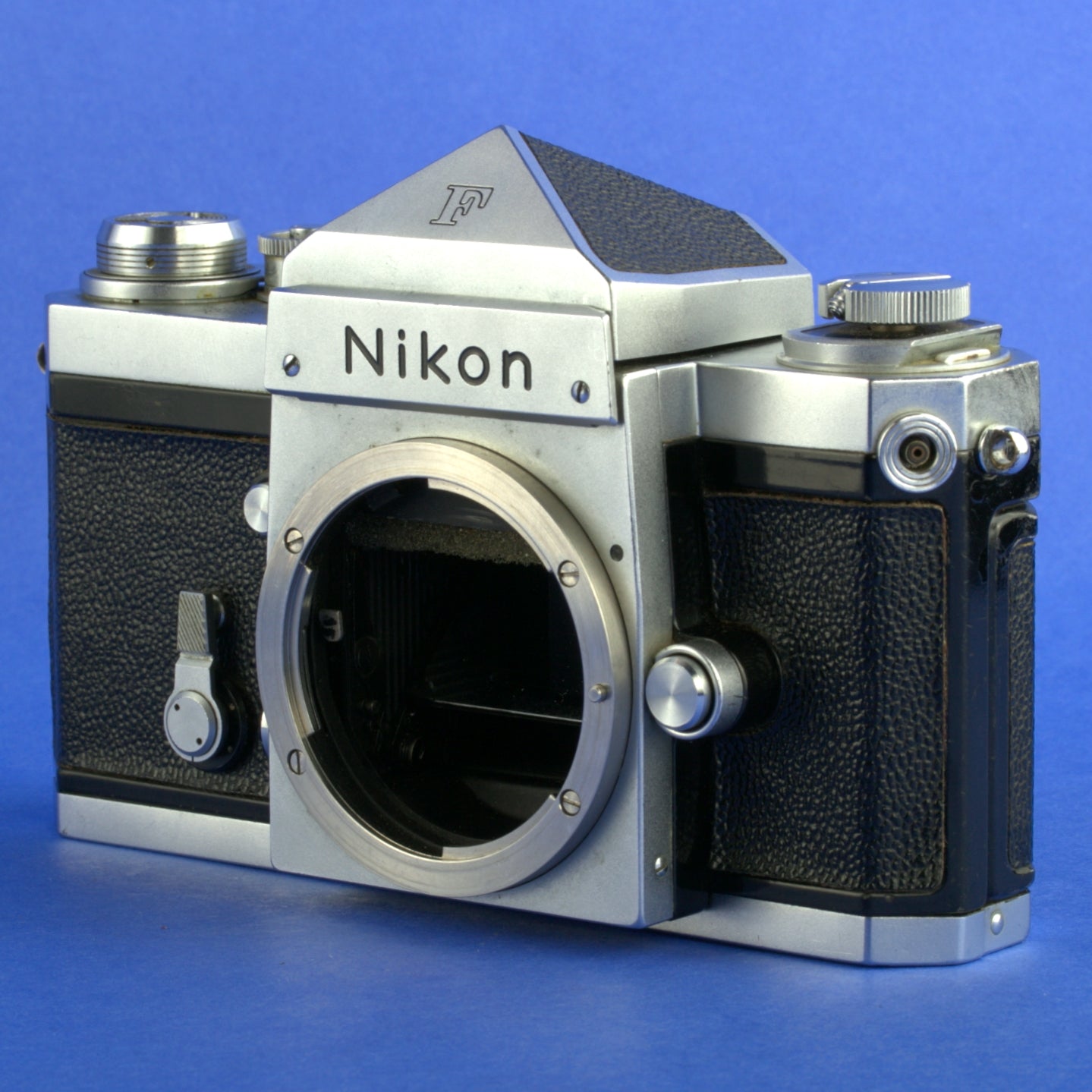 Nikon F Early Camera Body 6403660 with Type 1 Finder Triangular Pins