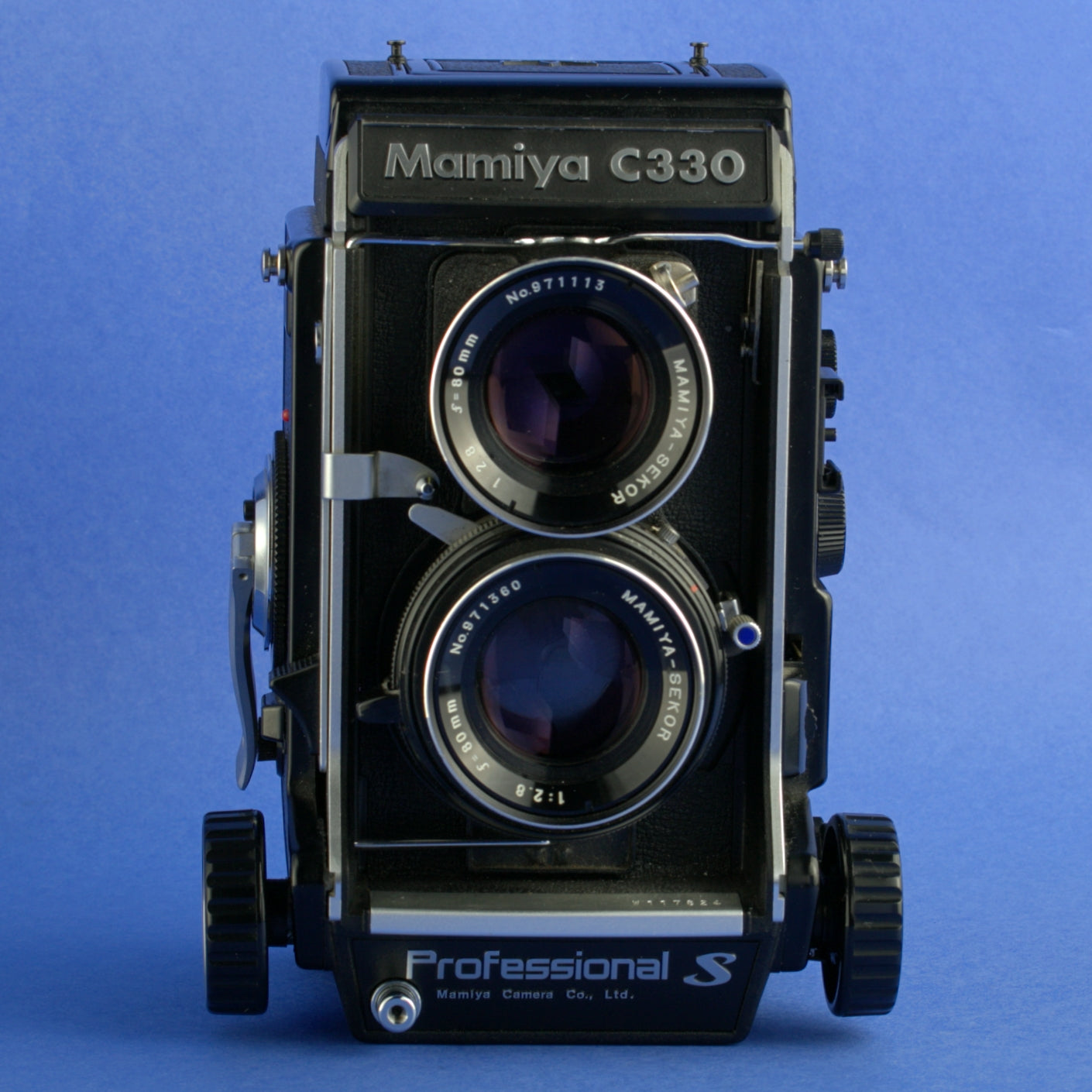 Mamiya C330 S Medium Format Camera with 80mm 2.8 Blue Dot Lens Beautiful