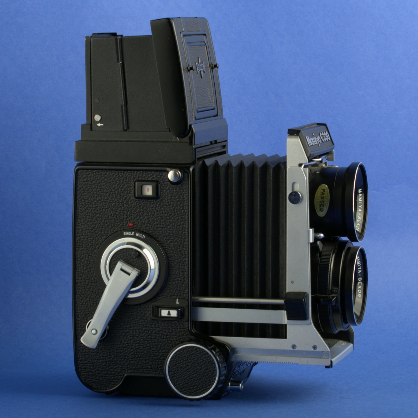 Mamiya C330 S Medium Format Camera with 80mm 2.8 Blue Dot Lens Beautiful