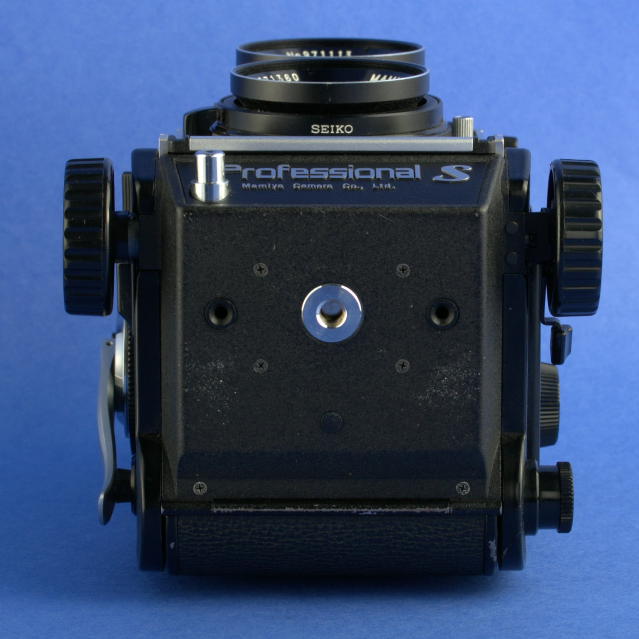 Mamiya C330 S Medium Format Camera with 80mm 2.8 Blue Dot Lens Beautiful