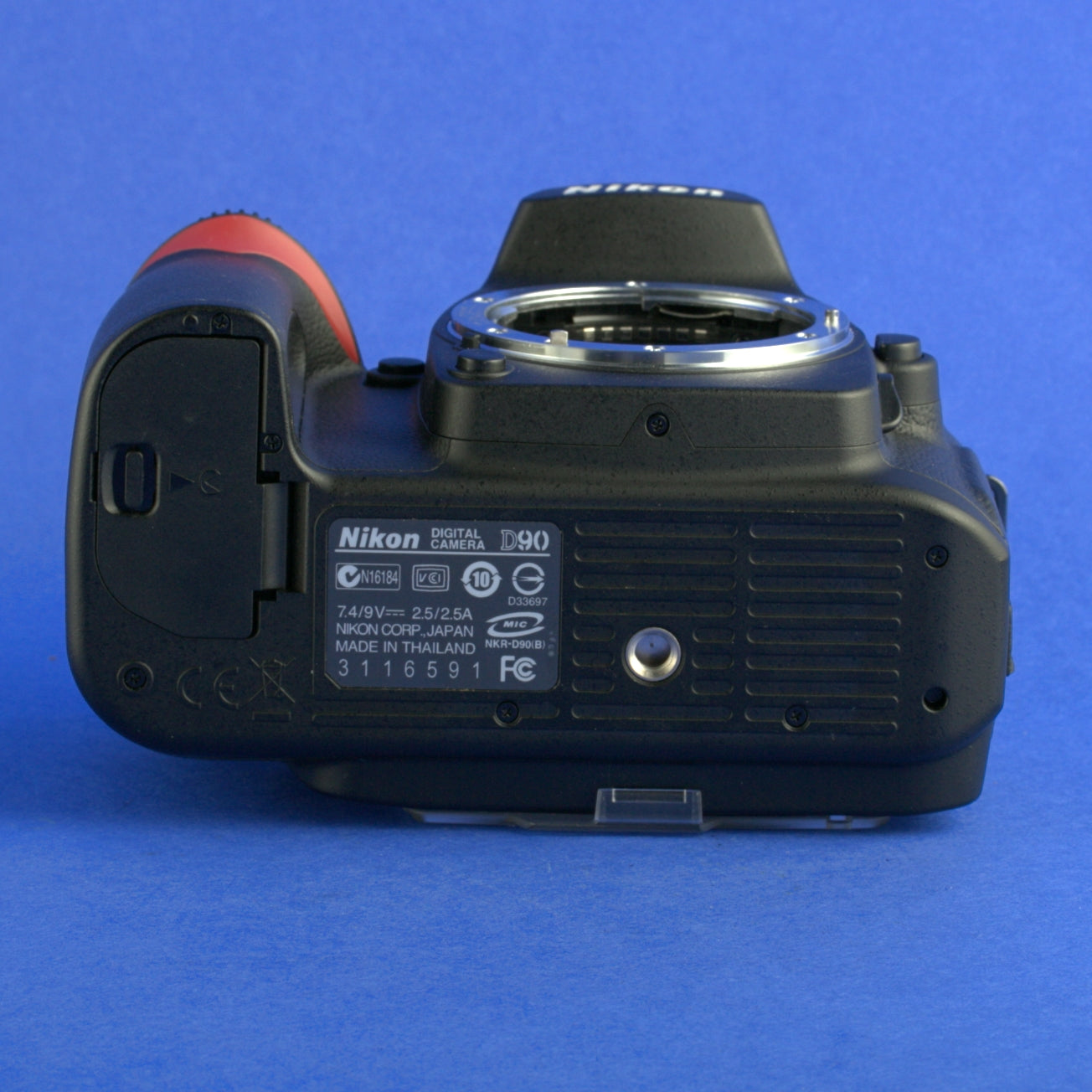 Nikon D90 Digital Camera Body 50 Shutter Actuations Beautiful Condition