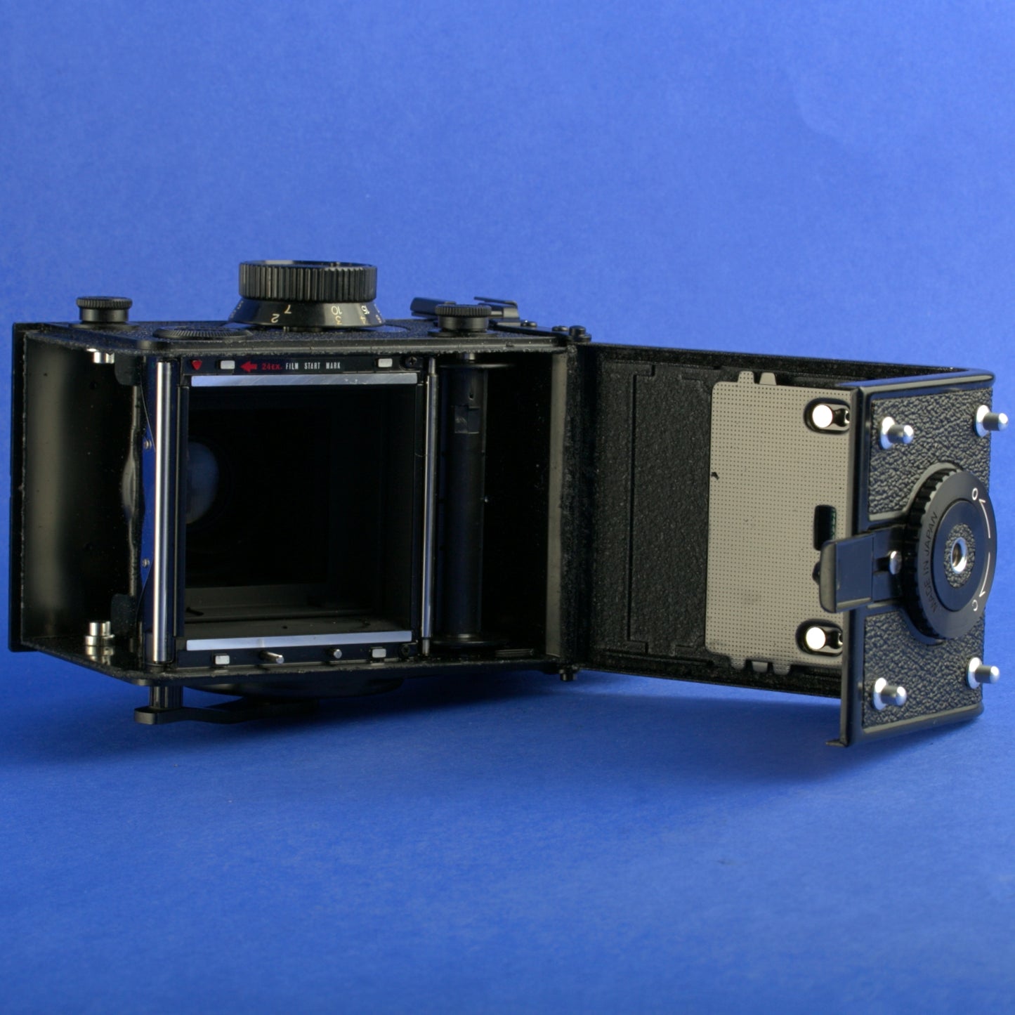 Yashica Mat-124G Medium Format Camera Not Working