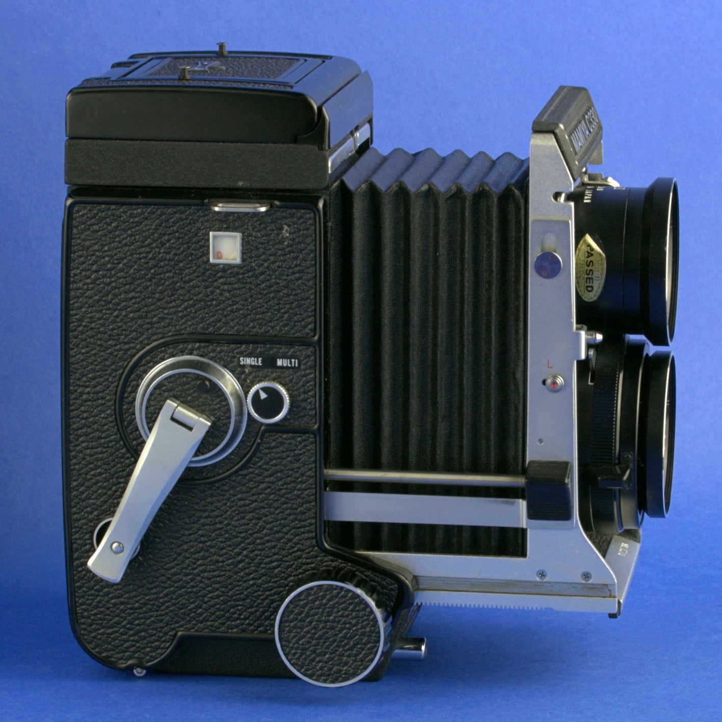 Mamiya C330 F Medium Format Camera with 80mm 2.8 Blue Dot Lens Beautiful