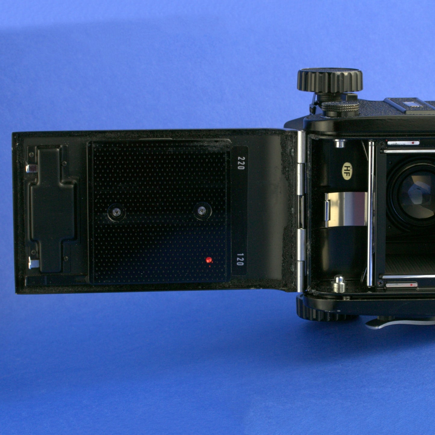 Mamiya C330 F Medium Format Camera with 80mm 2.8 Blue Dot Lens Beautiful