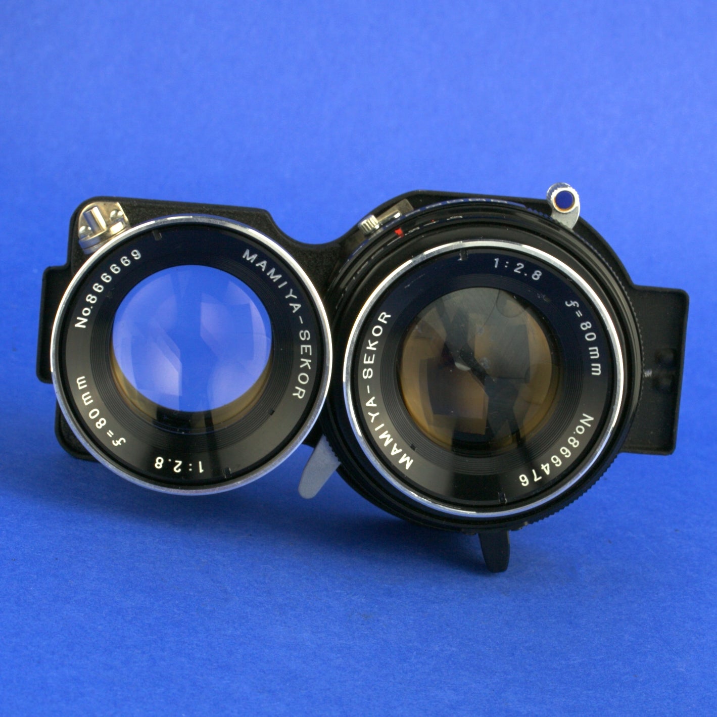 Mamiya C330 F Medium Format Camera with 80mm 2.8 Blue Dot Lens Beautiful