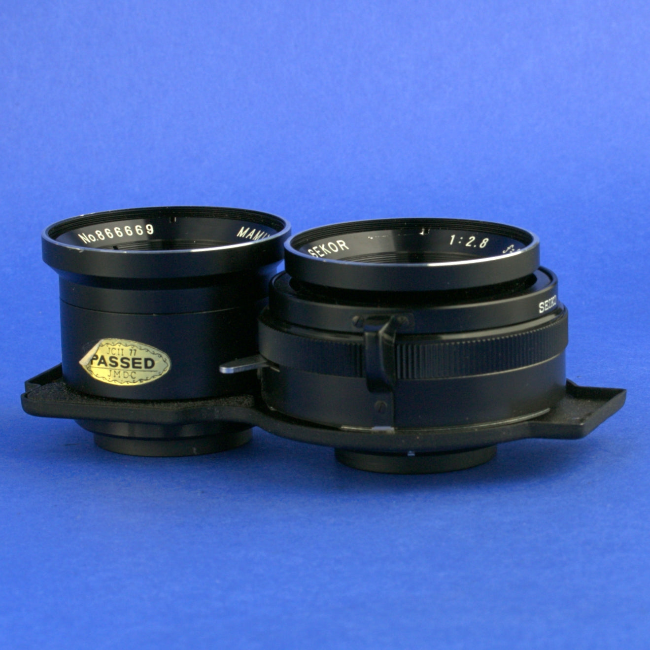 Mamiya C330 F Medium Format Camera with 80mm 2.8 Blue Dot Lens Beautiful