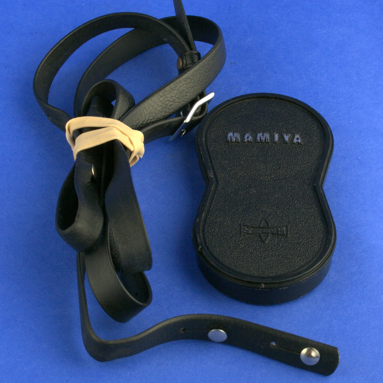 Mamiya C330 F Medium Format Camera with 80mm 2.8 Blue Dot Lens Beautiful
