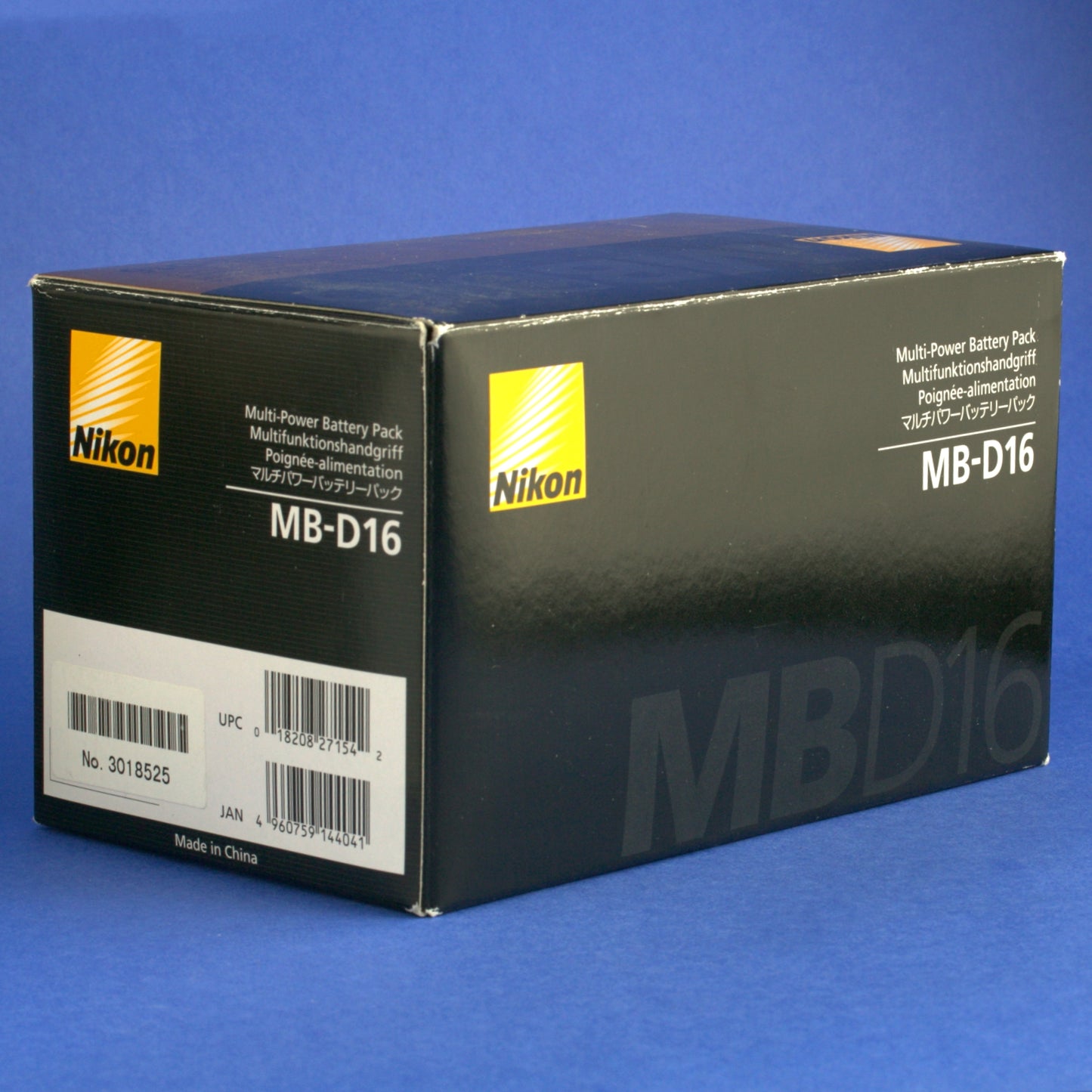 Nikon MB-D16 Battery Grip with AA and Li-ion Battery Holders Beautiful Condition