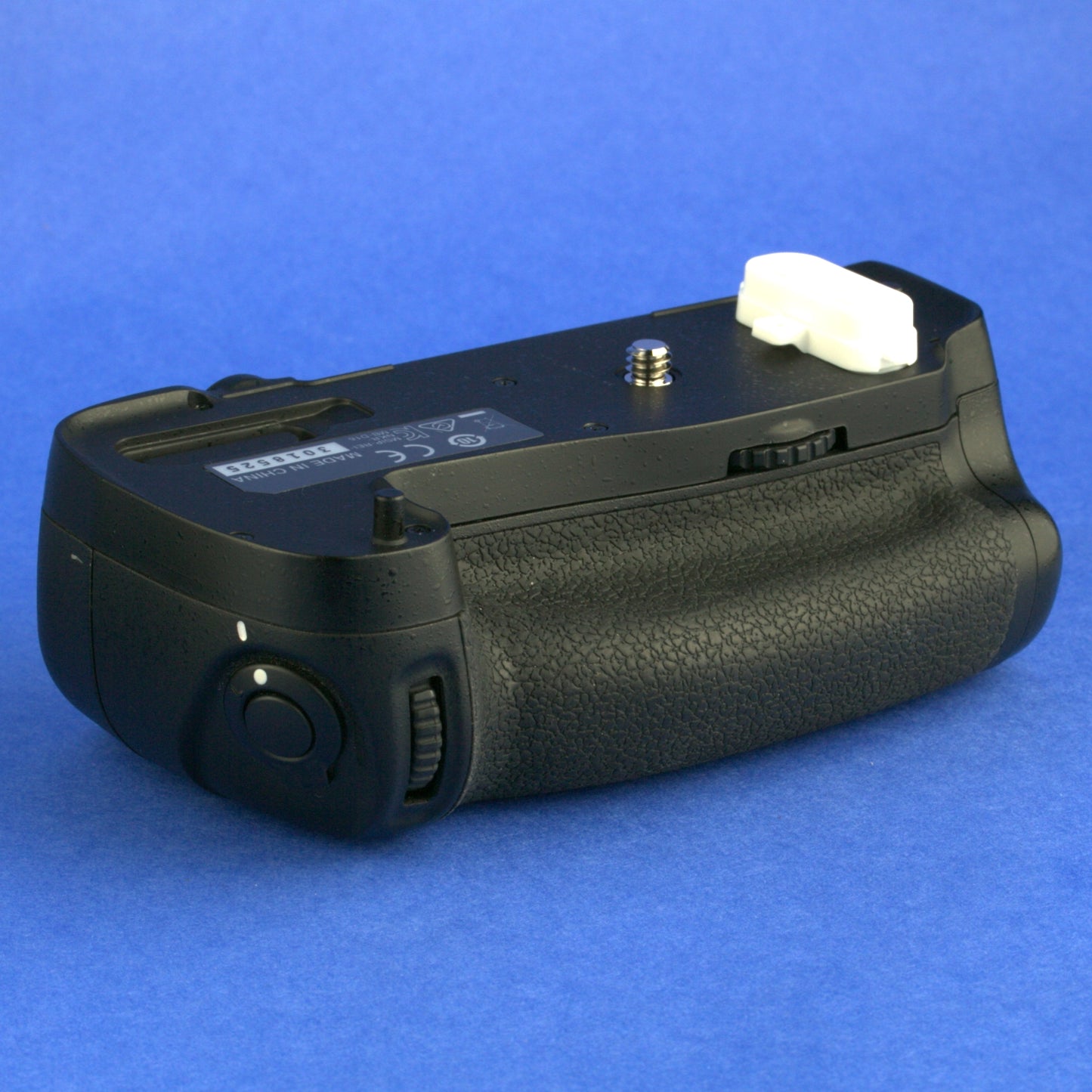 Nikon MB-D16 Battery Grip with AA and Li-ion Battery Holders Beautiful Condition