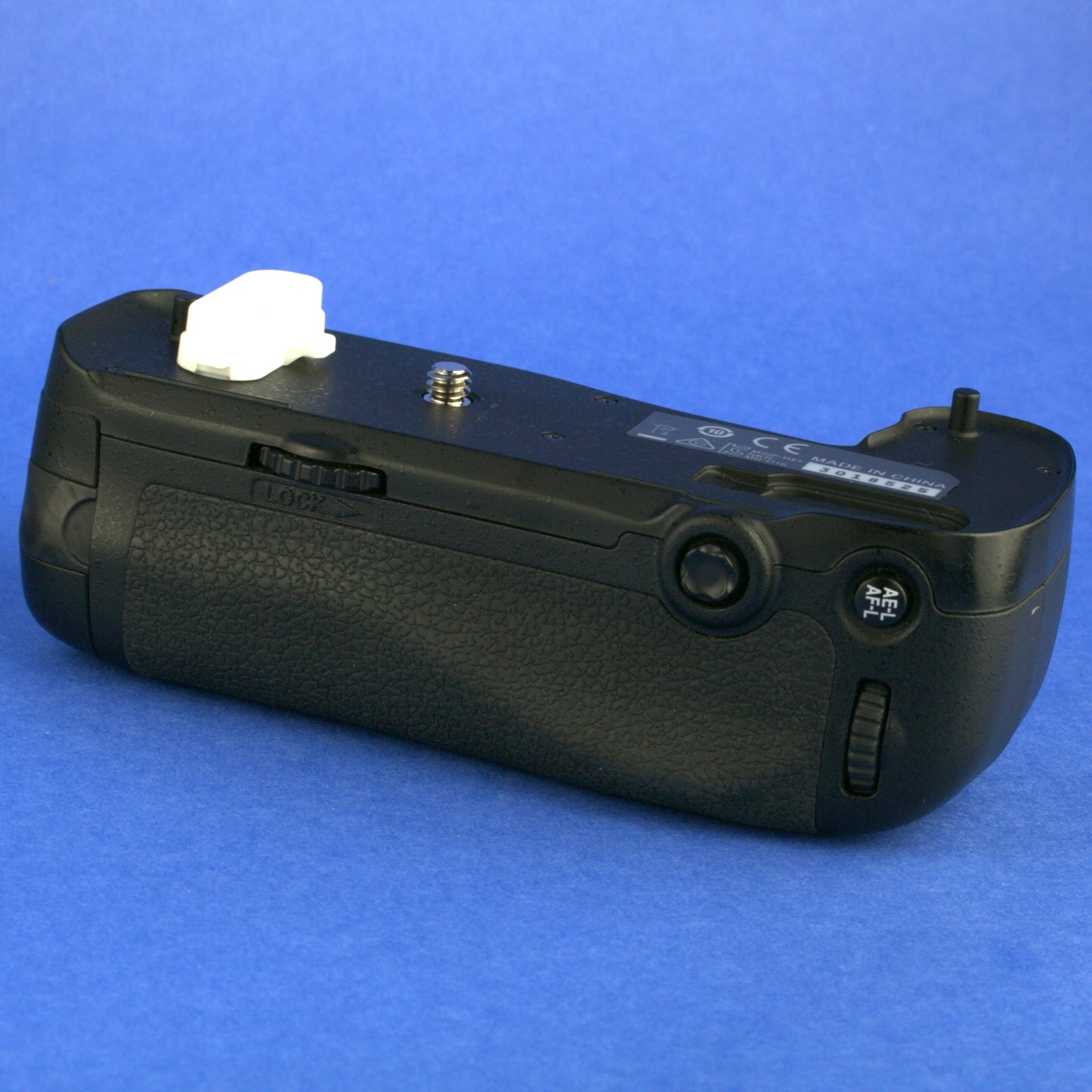 Nikon MB-D16 Battery Grip with AA and Li-ion Battery Holders Beautiful Condition