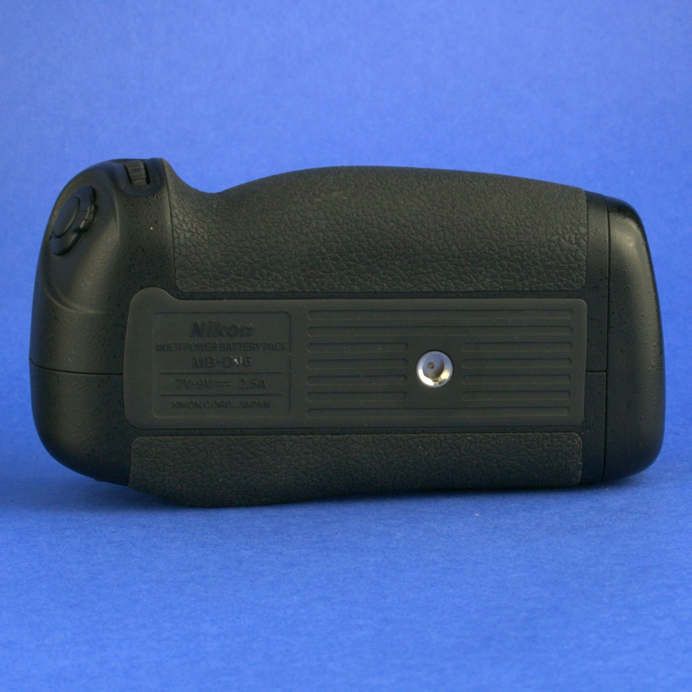 Nikon MB-D16 Battery Grip with AA and Li-ion Battery Holders Beautiful Condition