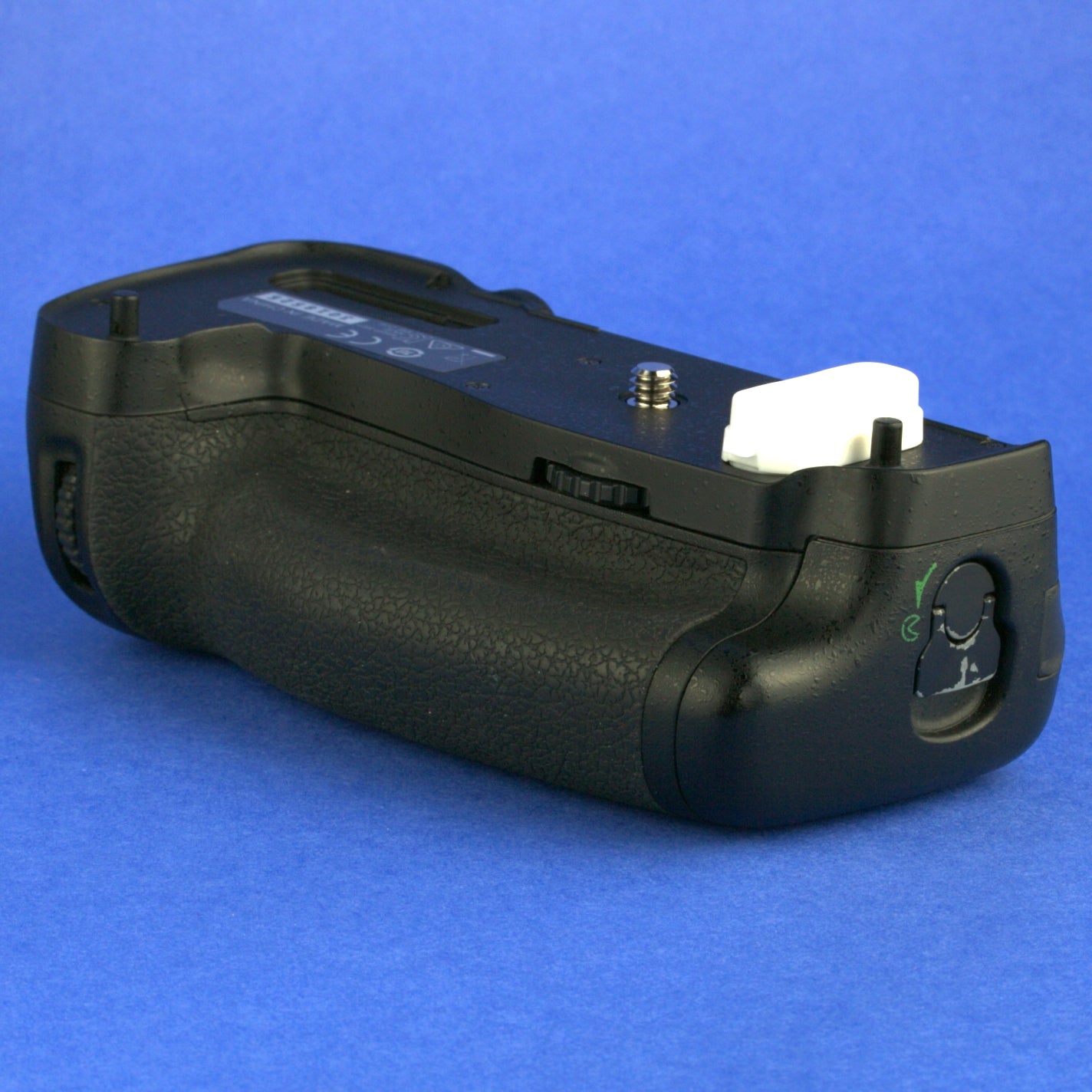 Nikon MB-D16 Battery Grip with AA and Li-ion Battery Holders Beautiful Condition