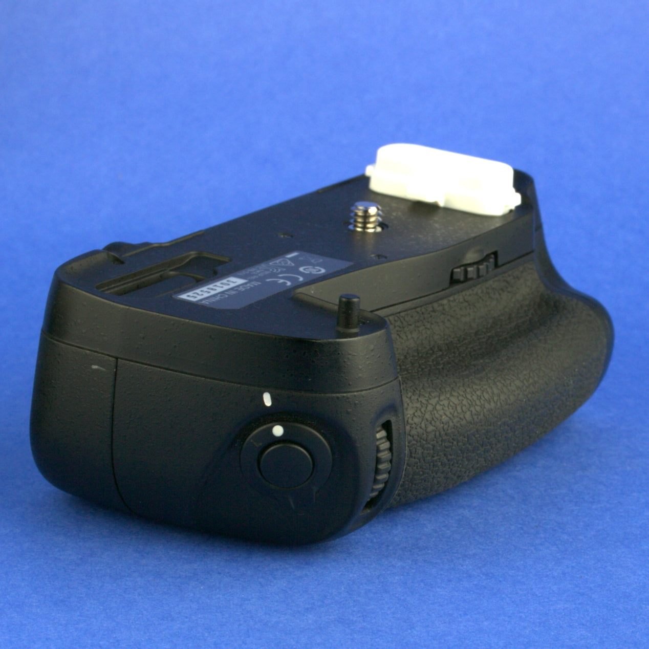Nikon MB-D16 Battery Grip with AA and Li-ion Battery Holders Beautiful Condition