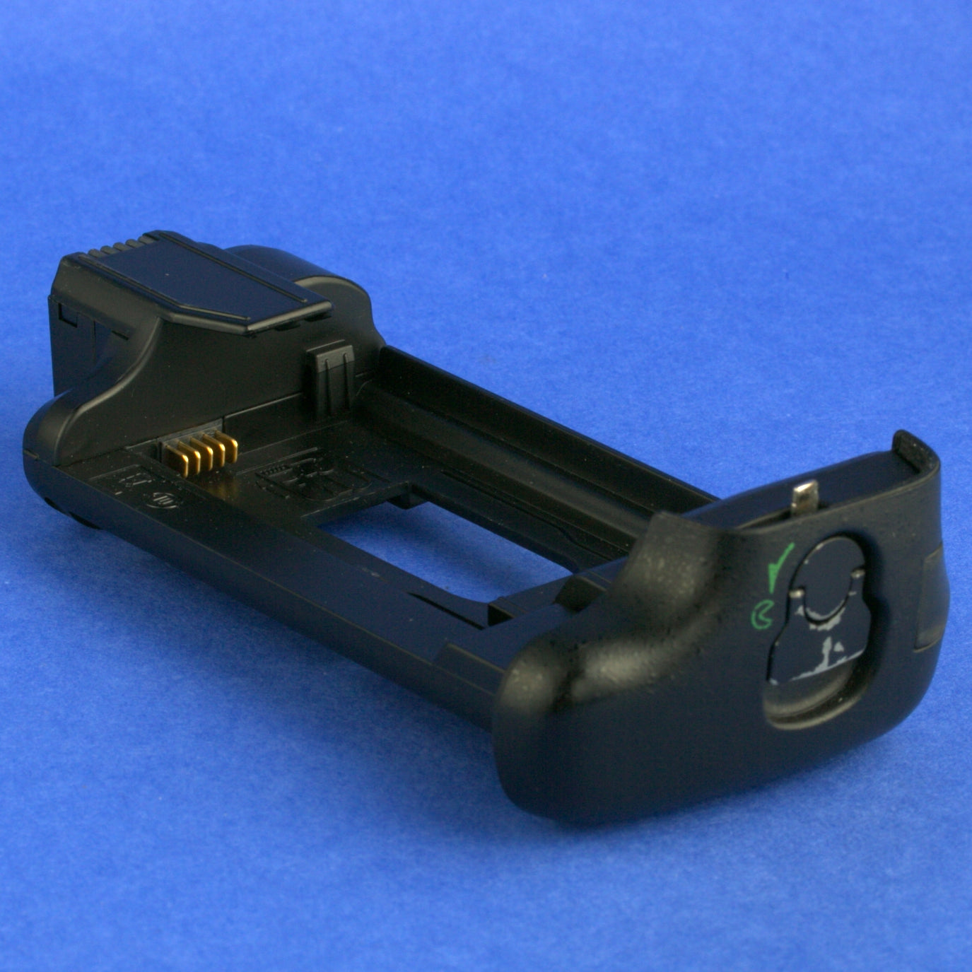 Nikon MB-D16 Battery Grip with AA and Li-ion Battery Holders Beautiful Condition