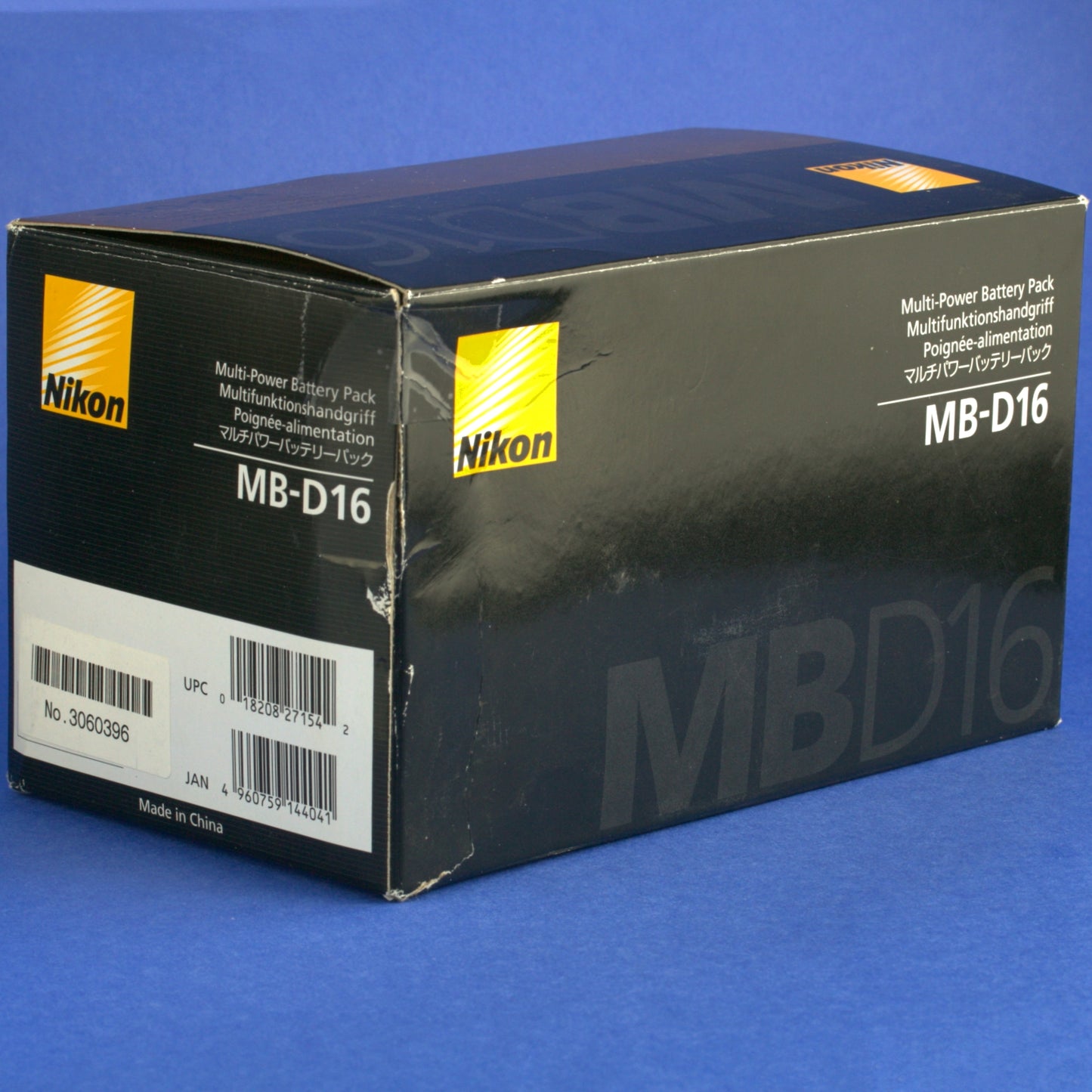 Nikon MB-D16 Battery Grip with AA and Li-ion Battery Holders Beautiful Condition