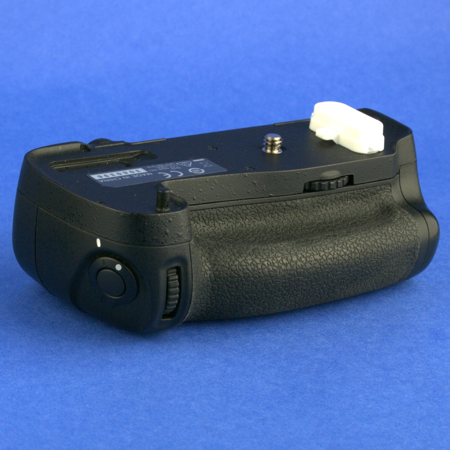 Nikon MB-D16 Battery Grip with AA and Li-ion Battery Holders Beautiful Condition