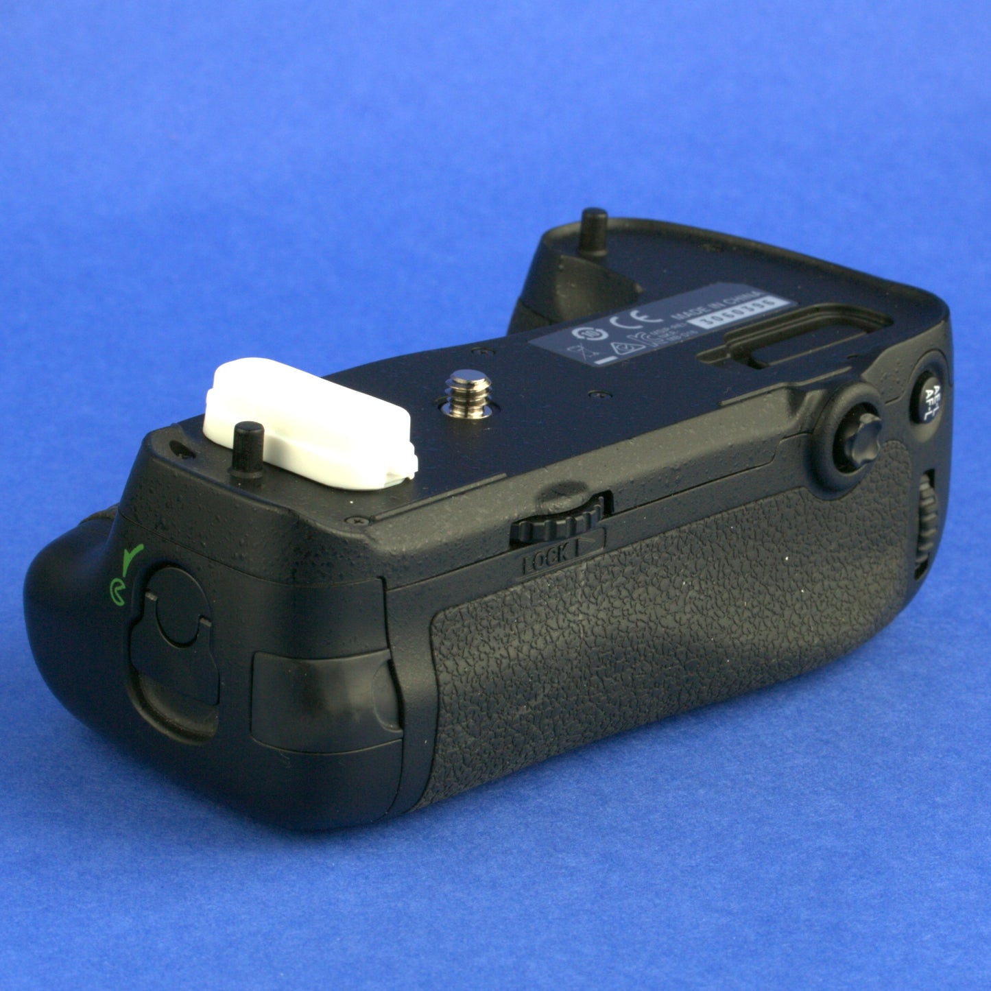 Nikon MB-D16 Battery Grip with AA and Li-ion Battery Holders Beautiful Condition