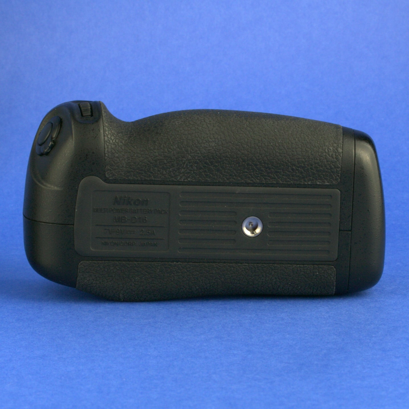 Nikon MB-D16 Battery Grip with AA and Li-ion Battery Holders Beautiful Condition
